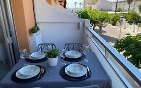 Apartamento pegado al mar .